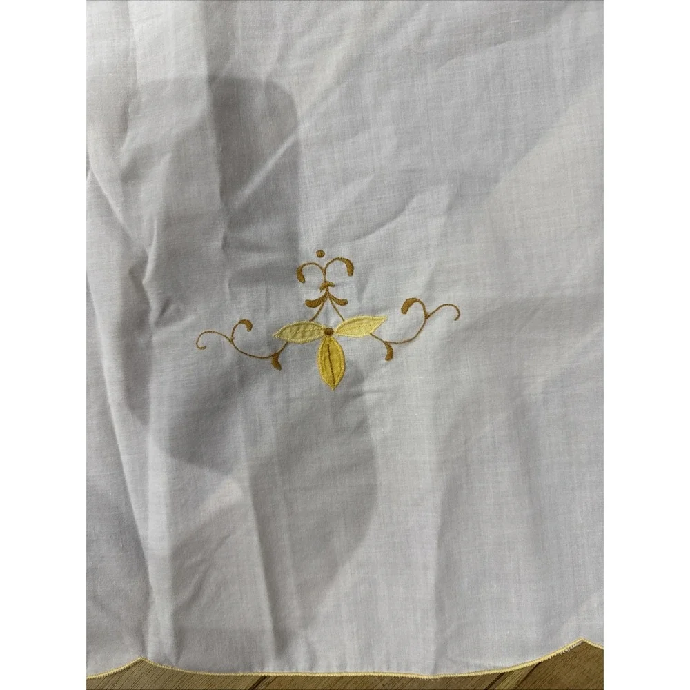 Vintage Hand Embroidered Linen Tablecloth White Yellow Floral 102x62 Rectangular